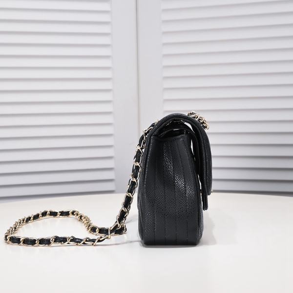 シャネルバッグ背面デザイン